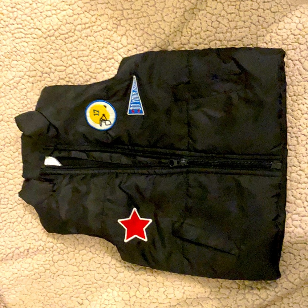 Vitamins baby vest super cute. Black puffer 18-24 months. Bundle for 5 for 25!